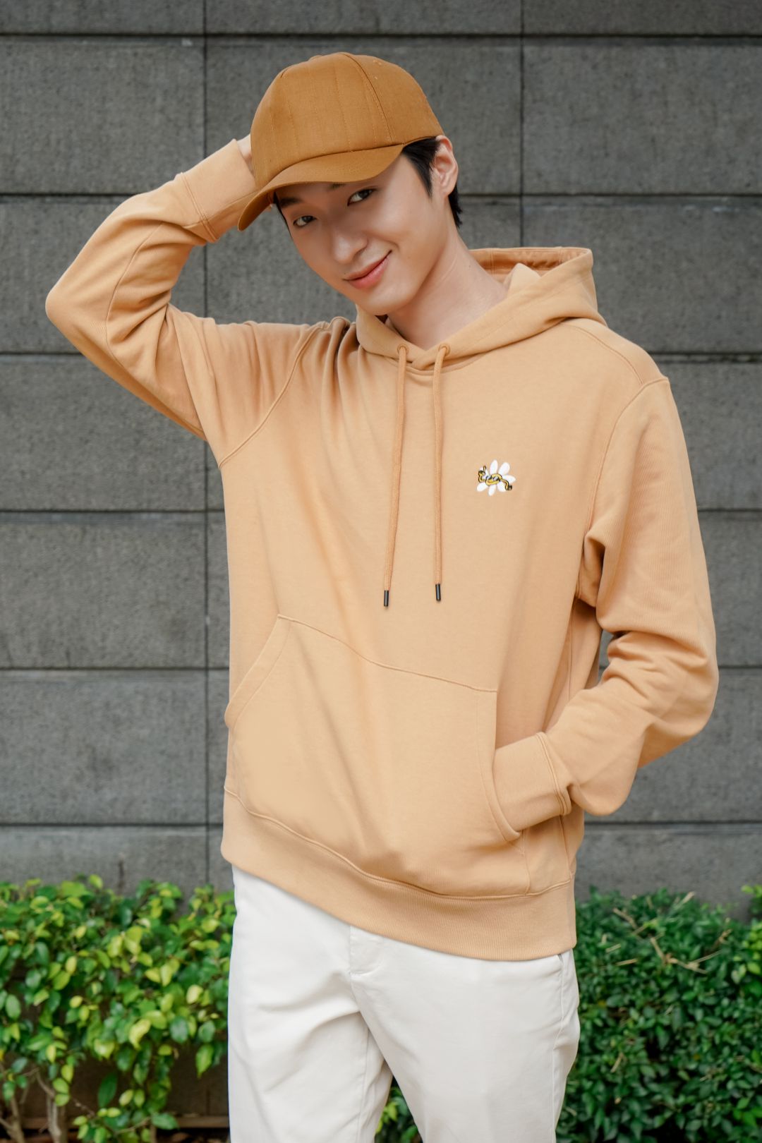 Embroidered hoodie sleeves outlet